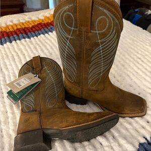 Ariat heeled boots 
New with tags. Size 7 women’s.